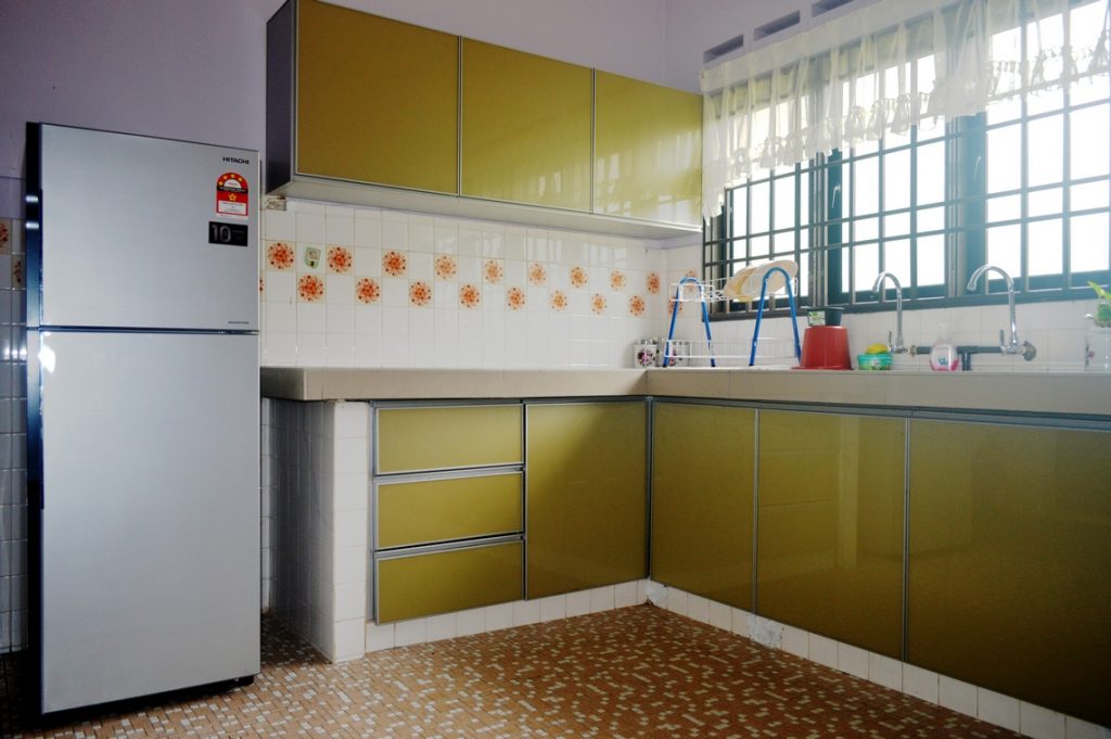 Refrigerator and more space for preparing food here